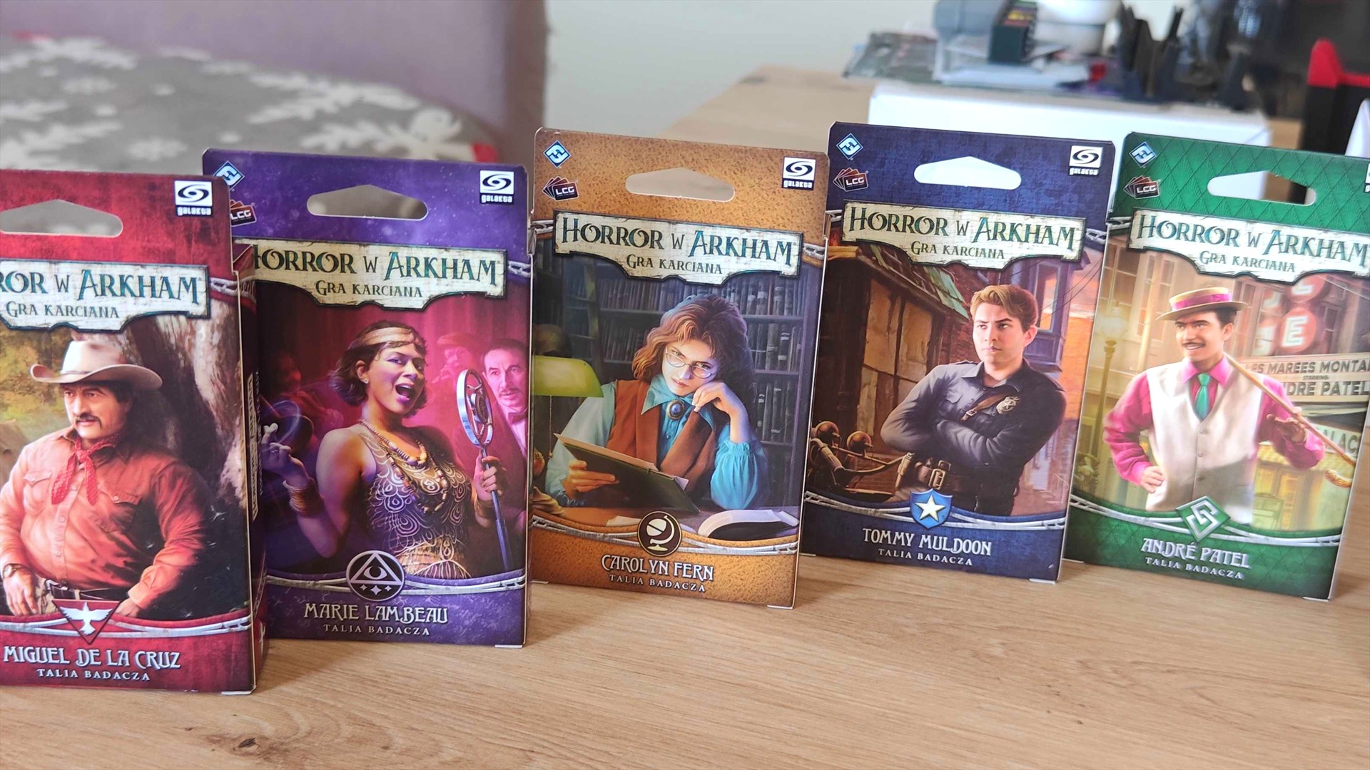 Figurki i akcesoria 3D na stole